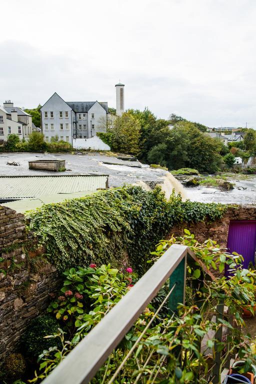 Byrnes Wine Dine Stay Ennistimon Exterior foto